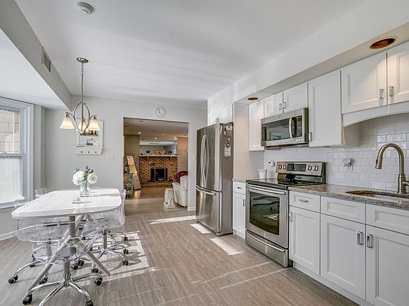 2nd image of 25 Skyview Ln