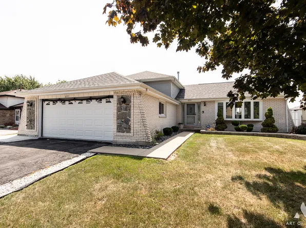 6111 W Sunflower Dr, Matteson, IL 60443