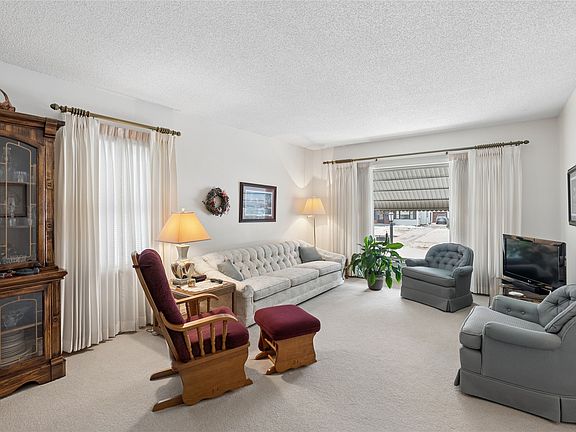 5th image of 3913 Clinton Ave