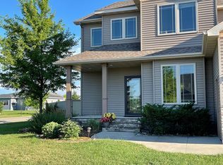 560 Queens Ct, Moorhead, MN 56560