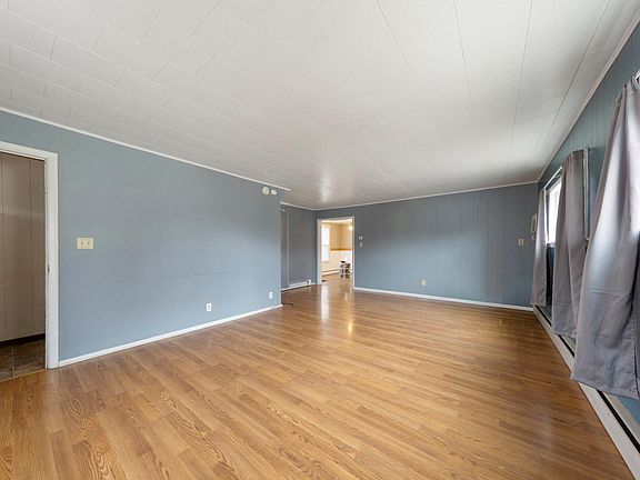 4th image of 118 1st St SW