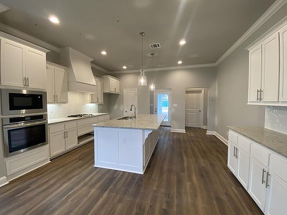 3rd image of 185 Royal Oak Blvd