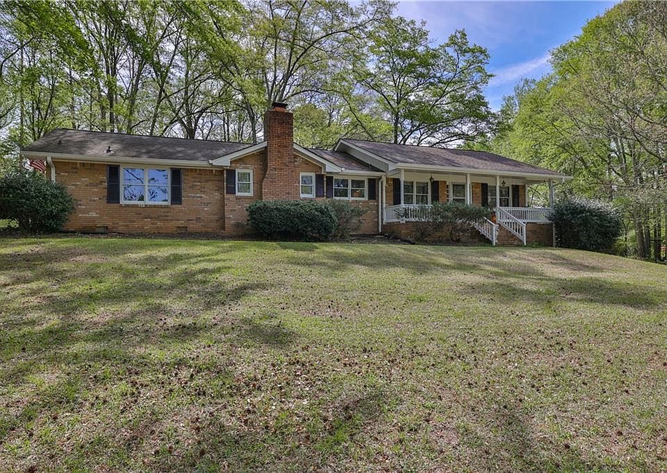 1st image of 3482 Skyland Dr