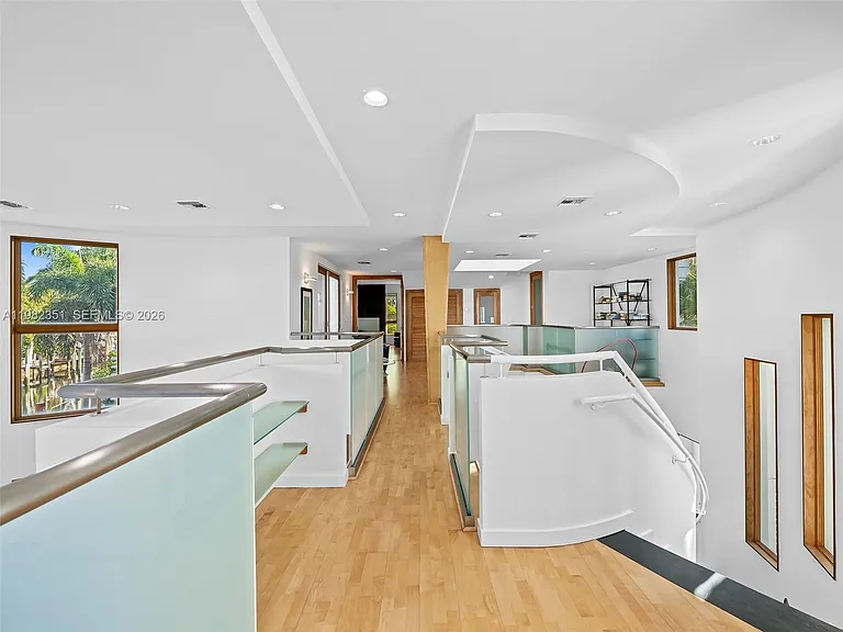 450 Victoria Ter — Photo 12