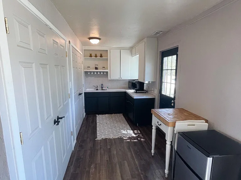 220 N Center St — Photo 4