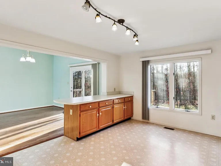 1232 Lakeview Dr — Photo 11
