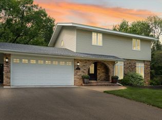 815 Pineview Ln N, Plymouth, MN 55441