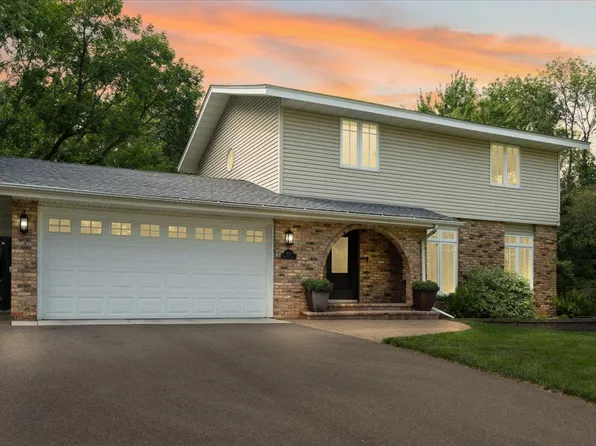 815 Pineview Ln N, Plymouth, MN 55441