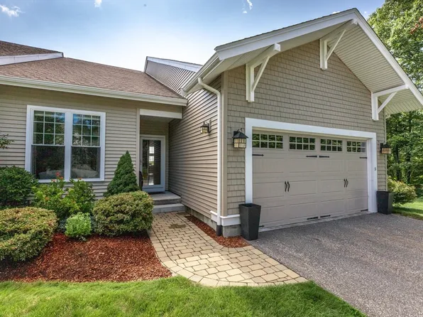 5 Thoreau Trl Unit 5, Milford, MA 01757