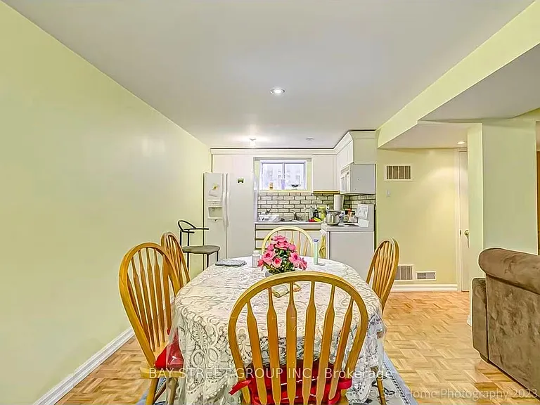 497 Lynett Cres #LOWER — Photo 4
