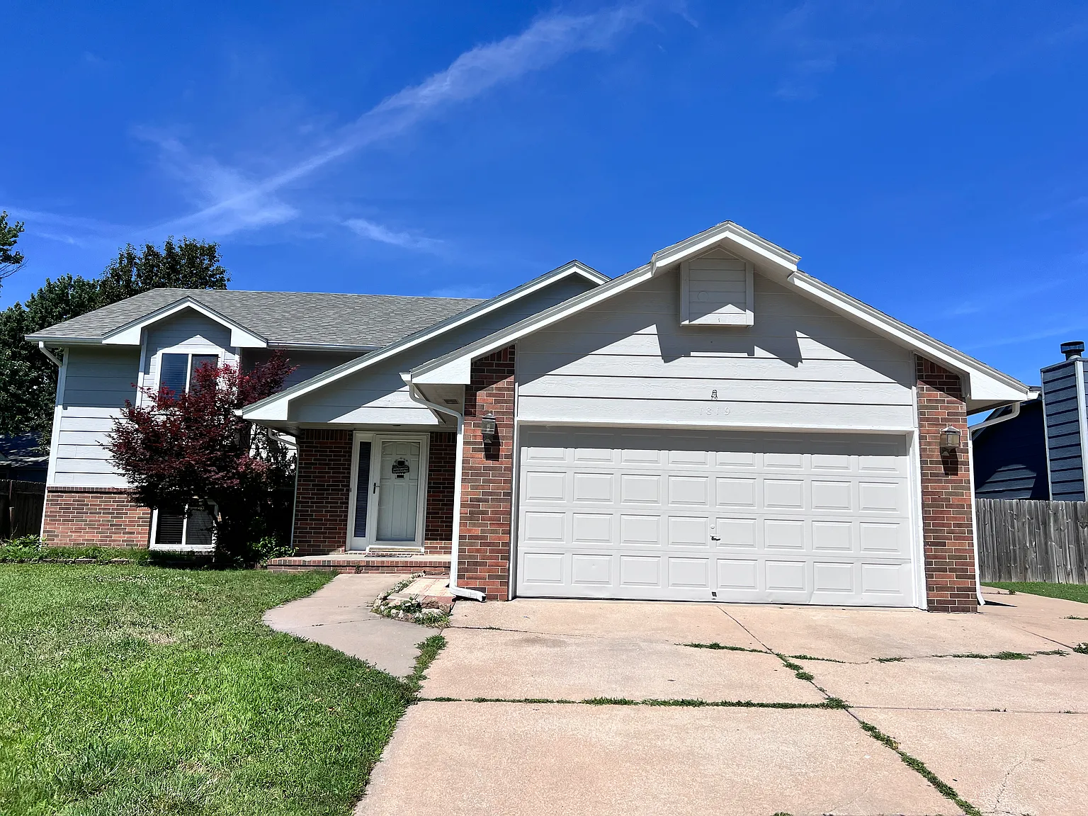 4 bed, 3.0 bath, 2374 sqft, $1,650 — Photo 1