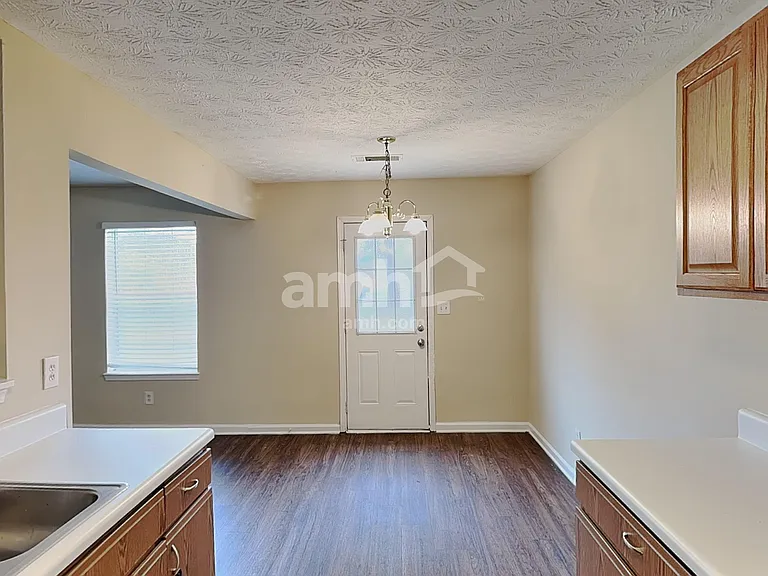 186 Dean Way — Photo 4
