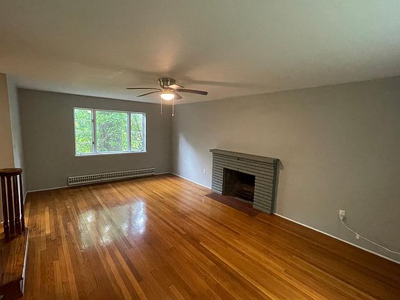 3rd image of 3 Breck Hill Dr