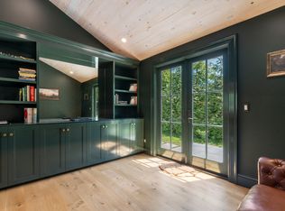 11 Shinnecock Rd, Hampton Bays, NY 11946