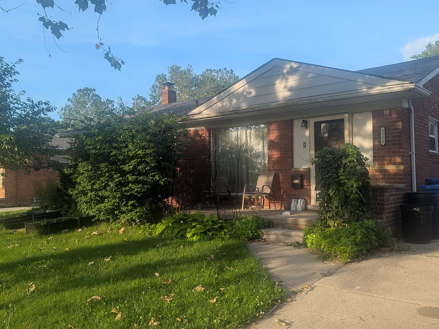 3 bed, 1.5 bath, 1200 sqft, $1,750 — Photo 1
