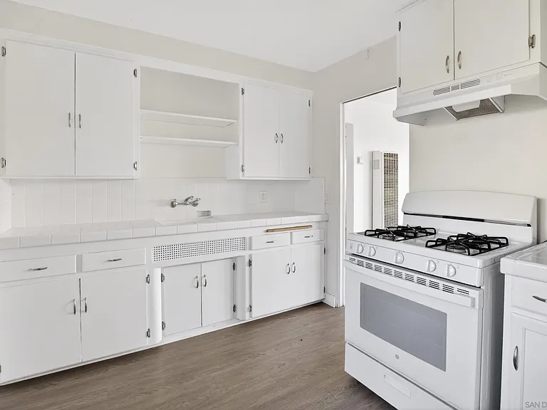 2324 Chatsworth Blvd — Photo 5
