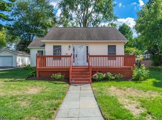 29 Maple Ln, Lake Hiawatha, NJ 07034