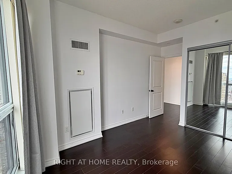 386 Yonge St #4207 — Photo 23