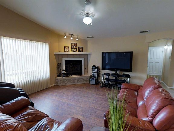 4th image of 1526 Bradley Ct