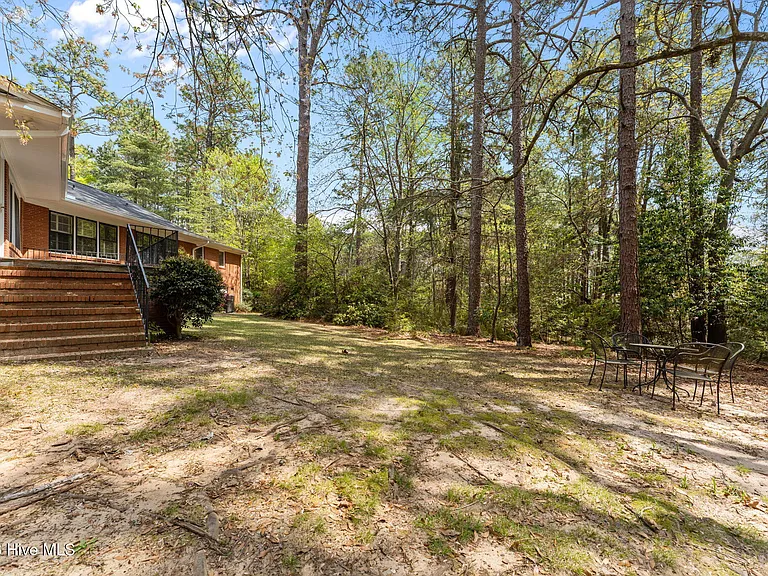 225 Arbutus Rd — Photo 48
