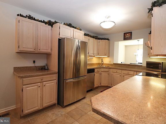 2nd image of 113 Talleyrand Dr #4