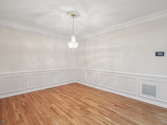 4th image of 91 Patriot Hill Dr