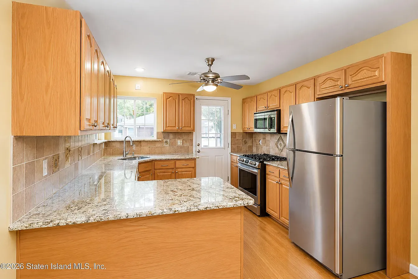 3 bed, 1200 sqft, $3,600 — Photo 2