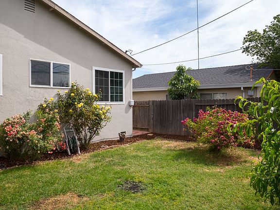 4th image of 9132 Starina Way