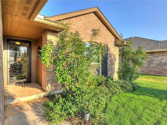 5th image of 1104 Laurel Creek Dr
