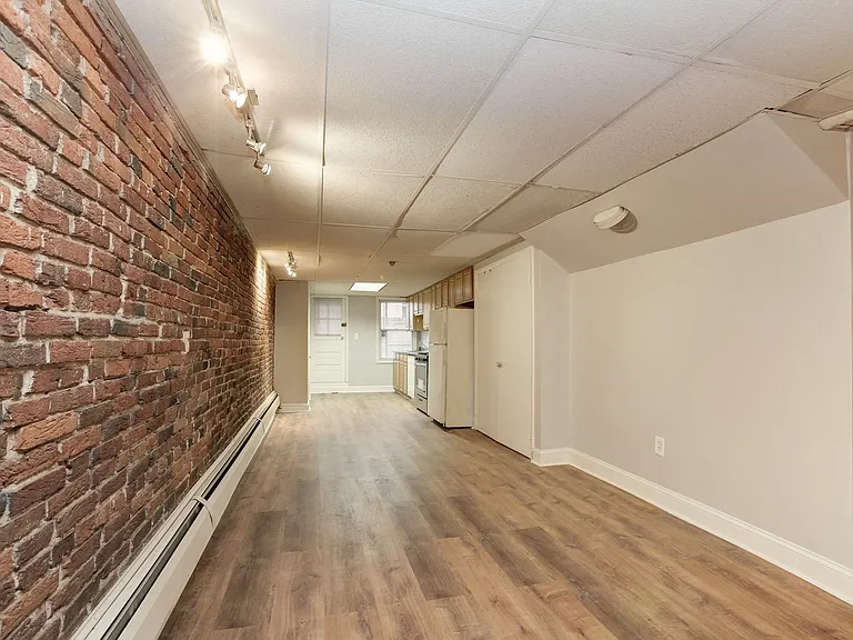 1805 Bolton St — Photo 22