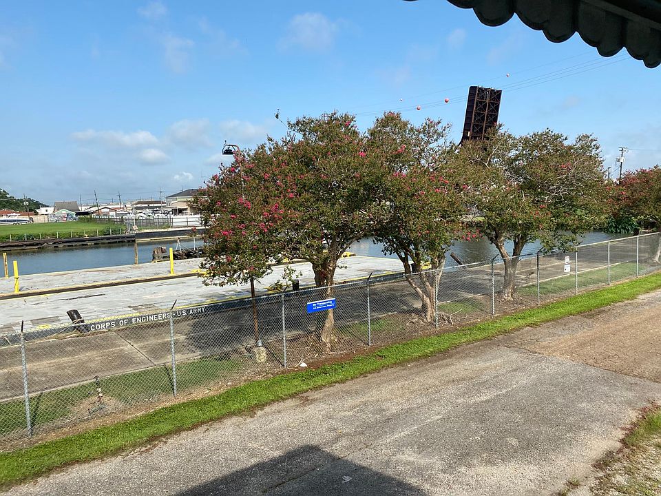 1st image of 424 Texaco Ln APT 4