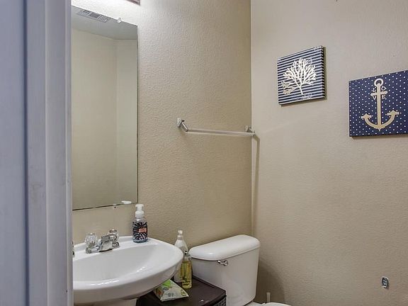 5th image of 617 Horn St