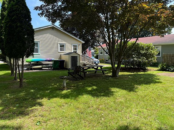 3rd image of 19 River Ave