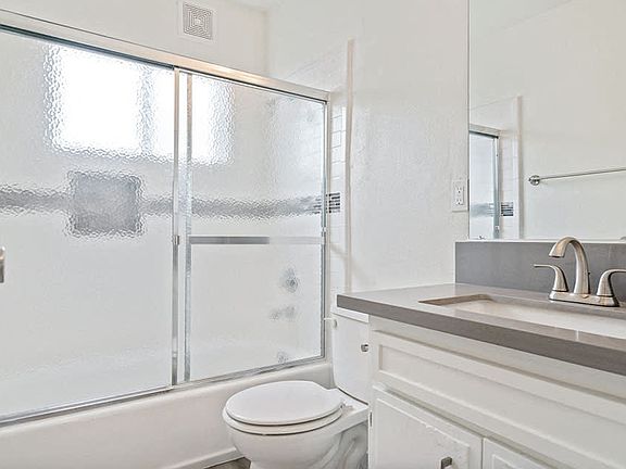 2nd image of 3726 W 102nd St #17759101