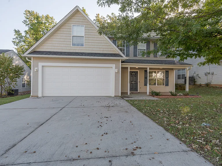 223 Stockbridge Dr — Photo 2