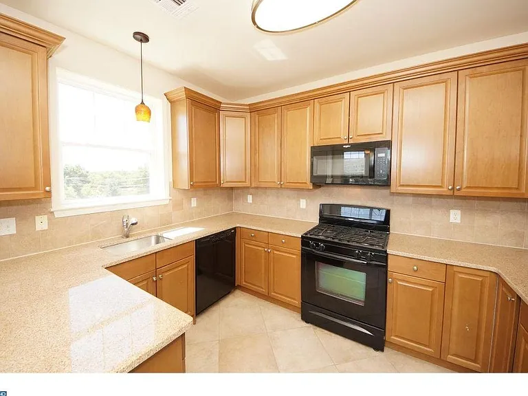 631 Masterson Ct — Photo 1