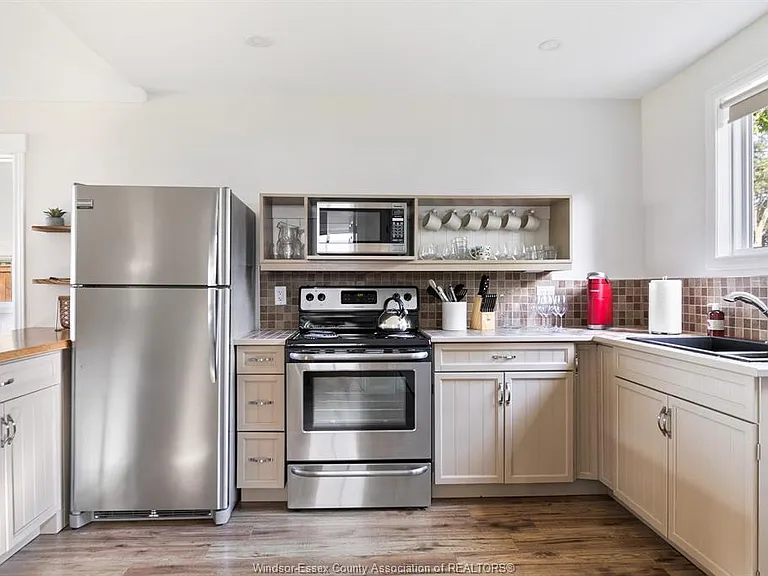 864 Lawrence Dr — Photo 10
