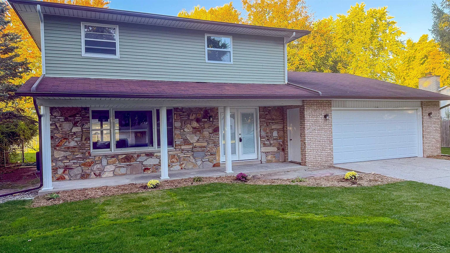 5564 Katherine Ct photo 1