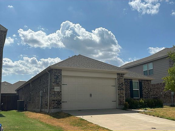 3rd image of 1615 Luckenbach Dr