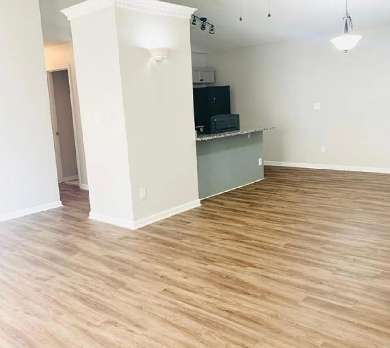 4211 Lambert Ave — Photo 3