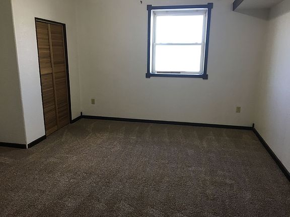 5th image of 300 1st Ave NE #200