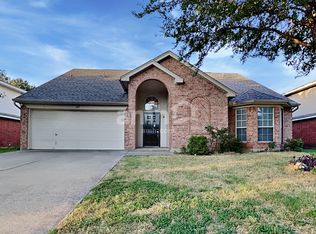 405 Meadow St, Saginaw, TX 76179