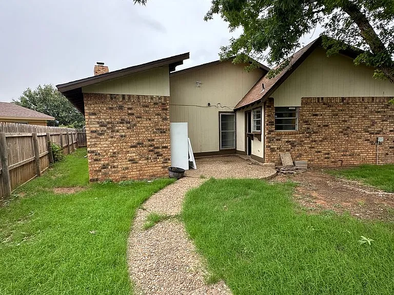 1021 W Yucca Ave — Photo 29