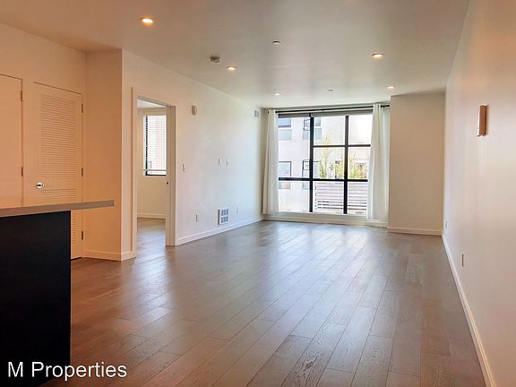 4th image of 252 9th St #402