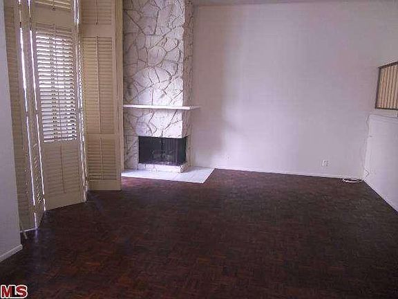 3rd image of 5315 White Oak Ave Unit E