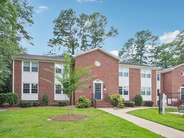 Morganton Arms Apartments — Photo 2