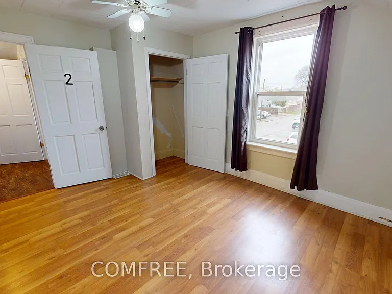 1405 King St E — Photo 14