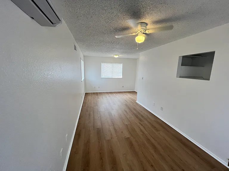 9532 1/2 Cedar St — Photo 14