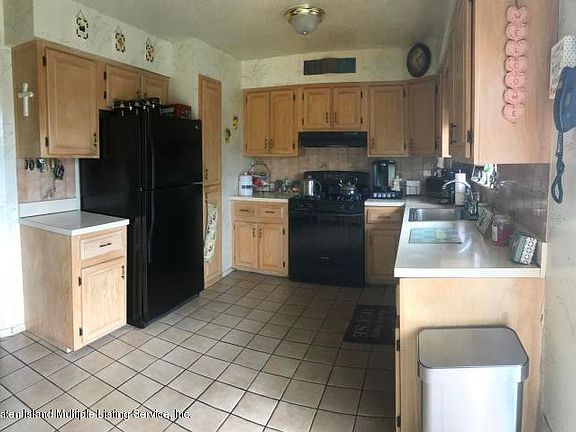 5th image of 815 Stafford Ave