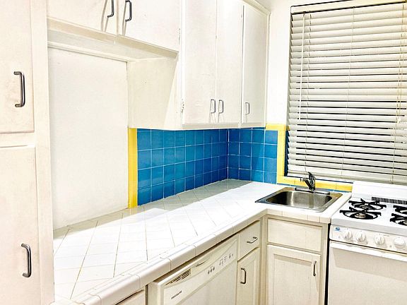 5th image of 317 W 28th St #7